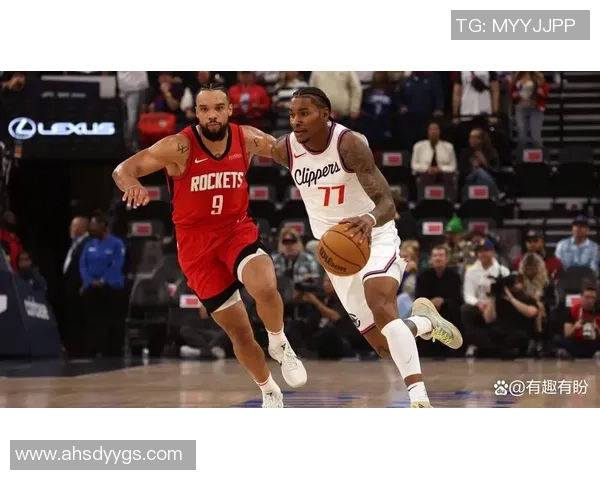 火箭队与鹈鹕队激战正酣NBA直播精彩瞬间回顾与分析