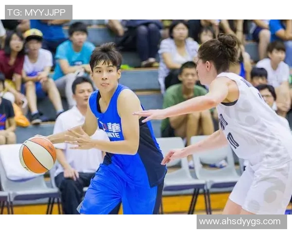 琼斯杯中华蓝队迎战日本队全力争胜展现篮球风采